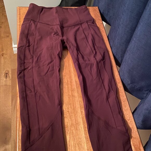 Lulu 3/4 length (capri) compression leggings - Picture 3 of 3